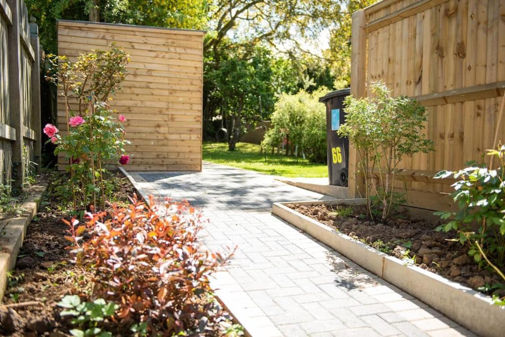 Walnut Flats-F2, 3-Bedroom With Garden & Patio - Ac, Parking, Netflix, Wifi - Close To Oxford, Bicester & Blenheim Palace Exterior foto