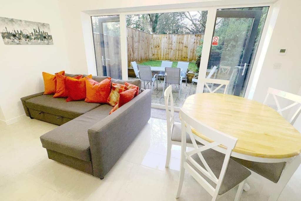 Walnut Flats-F2, 3-Bedroom With Garden & Patio - Ac, Parking, Netflix, Wifi - Close To Oxford, Bicester & Blenheim Palace Exterior foto
