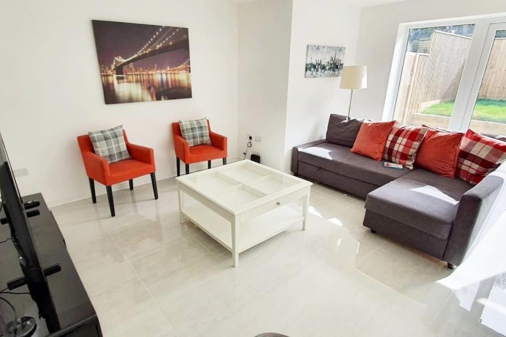 Walnut Flats-F2, 3-Bedroom With Garden & Patio - Ac, Parking, Netflix, Wifi - Close To Oxford, Bicester & Blenheim Palace Exterior foto